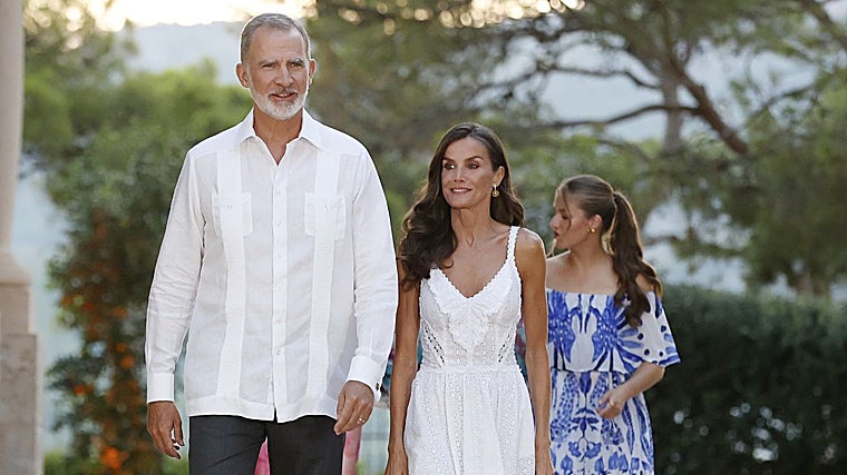 Los Reyes de España durante la recepción en el Palacio de Marivent