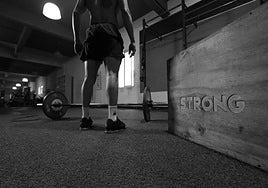 ¿Conviene hacer cardio y pesas el mismo día en el gimnasio?