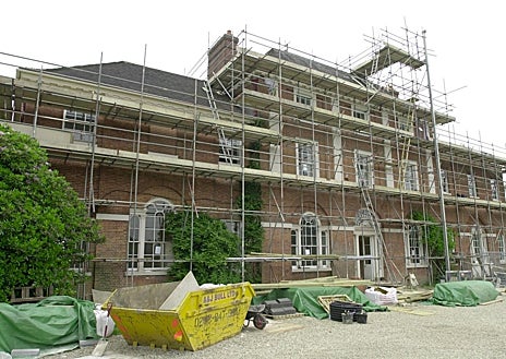 Imagen secundaria 1 - Estas son algunas de las reformas que se están llevando acabo dentro de la casa, siendo la de abajo de la última reforma de 2001