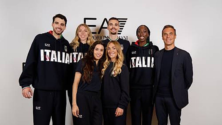 Parte de la delegación italiana en los Juegos Olímpicos de 2024 con vestuario de Armani