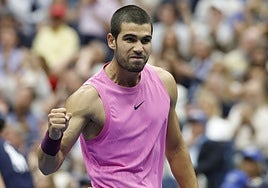 Carlos Alcaraz vuelve a cambiar de look y se tiñe de rubio