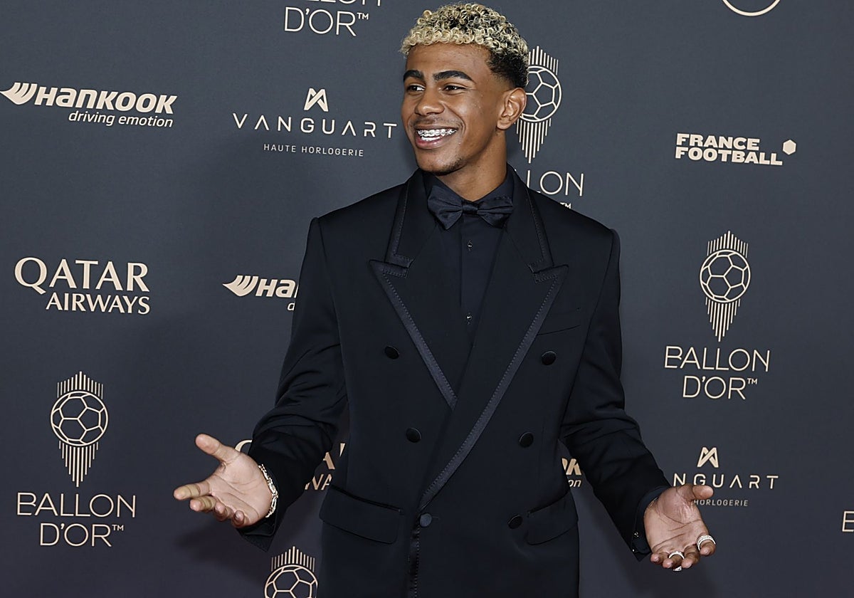 Lamine Yamal con esmoquin de Dolce & Gabbana