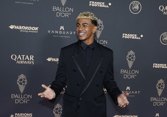 Lamine Yamal con esmoquin de Dolce & Gabbana