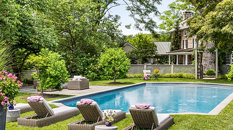 La propiedad ofrece 13 hectáreas en las que no faltan casas de invitados y piscina