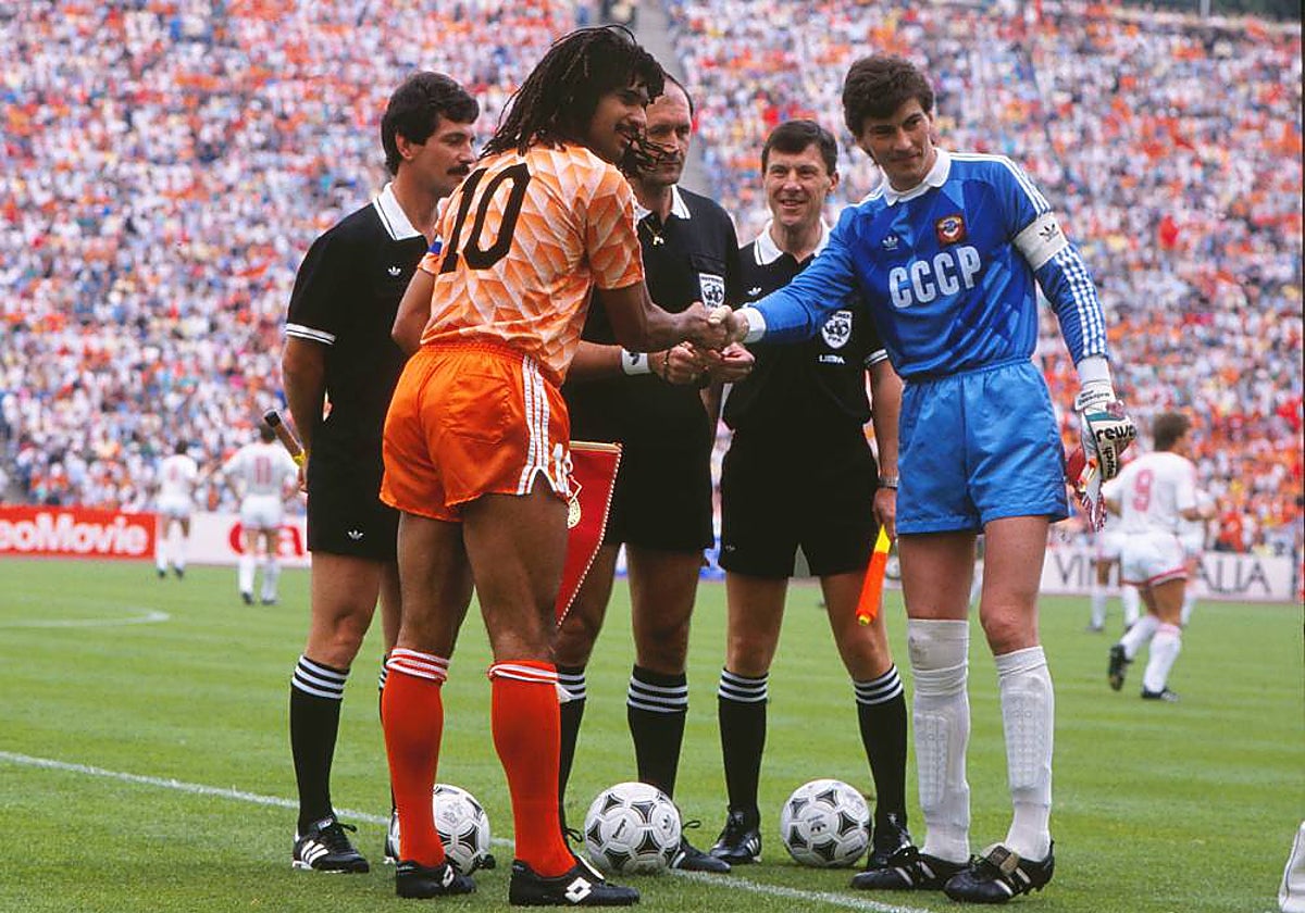 Imagen de la Eurocopa de 1988 en la que Ruud Gullit viste la camiseta de Holanda, una de las más deseadas por los coleccionistas