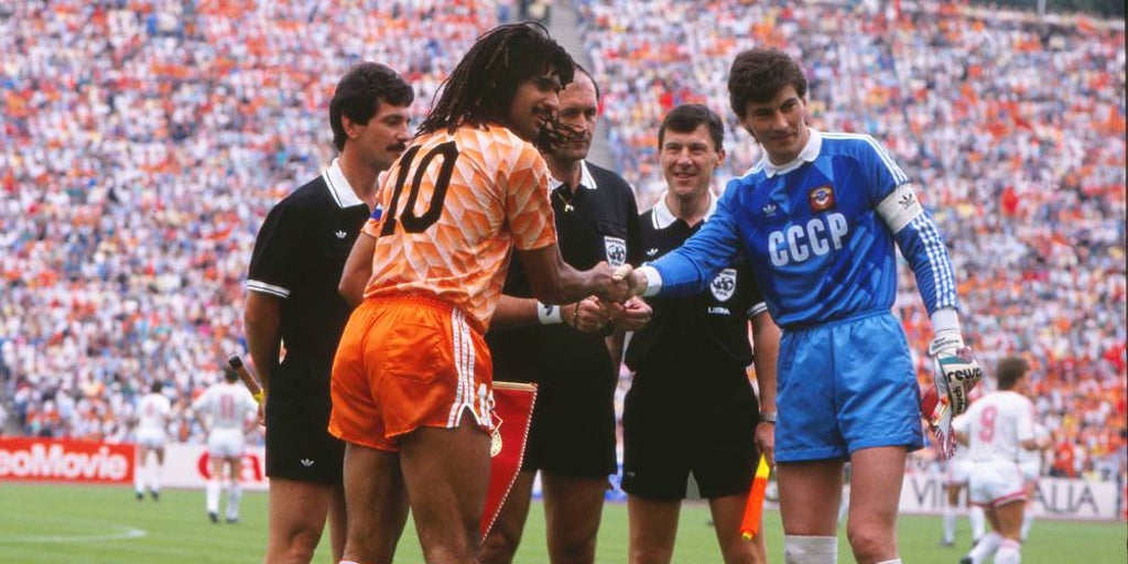 Las camisetas retro de fútbol que tienes guardadas en el armario pueden valer más de lo que imaginas