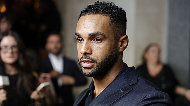 Lucien Laviscount, conocido por su papel en la serie 'Emily in Paris.