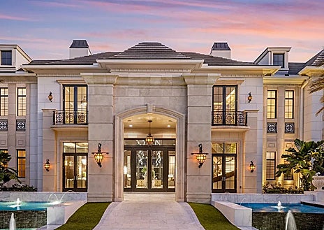 Imagen secundaria 1 - Se trata de una mansión inspirada en el lago di Como de Italia, construida con todo lujo de detalles. 