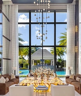 Imagen secundaria 2 - Se trata de una mansión inspirada en el lago di Como de Italia, construida con todo lujo de detalles. 