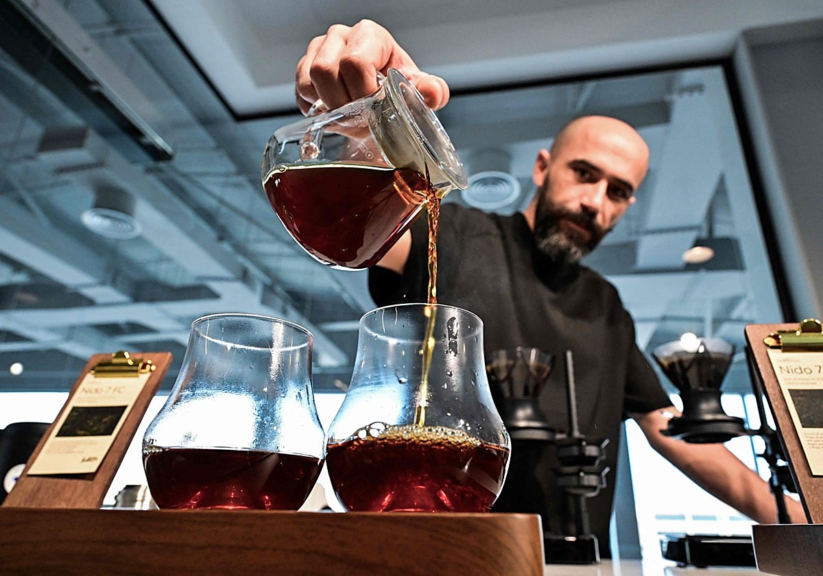 Serkan Sagsöz es el barista que vende en Dubái el café más caro del mundo.