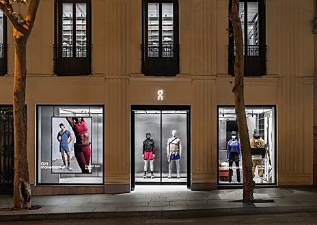 Imagen secundaria 1 - La tienda de On está ubicada en el número 17 de la calle Serrano (Madrid)