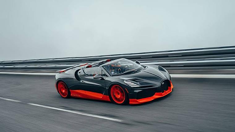 Bugatti W16 Mistral, the day it became the fastest convertible in the world