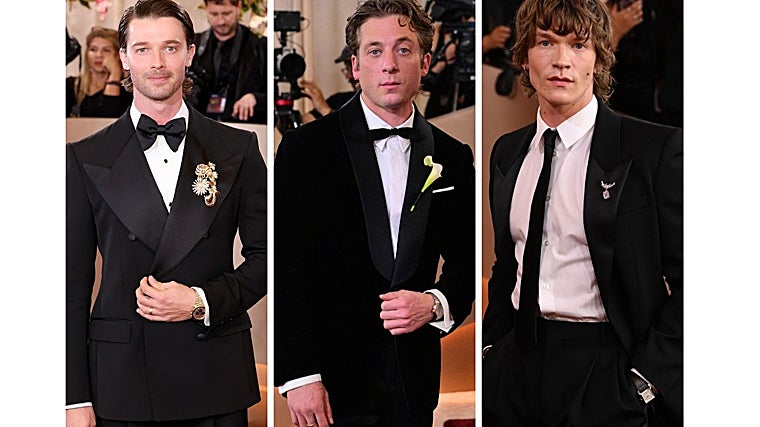 Patrick Schwarzenegger, Jeremy Allen White y Connor Storie en la alfombra roja de los Globos de Oro