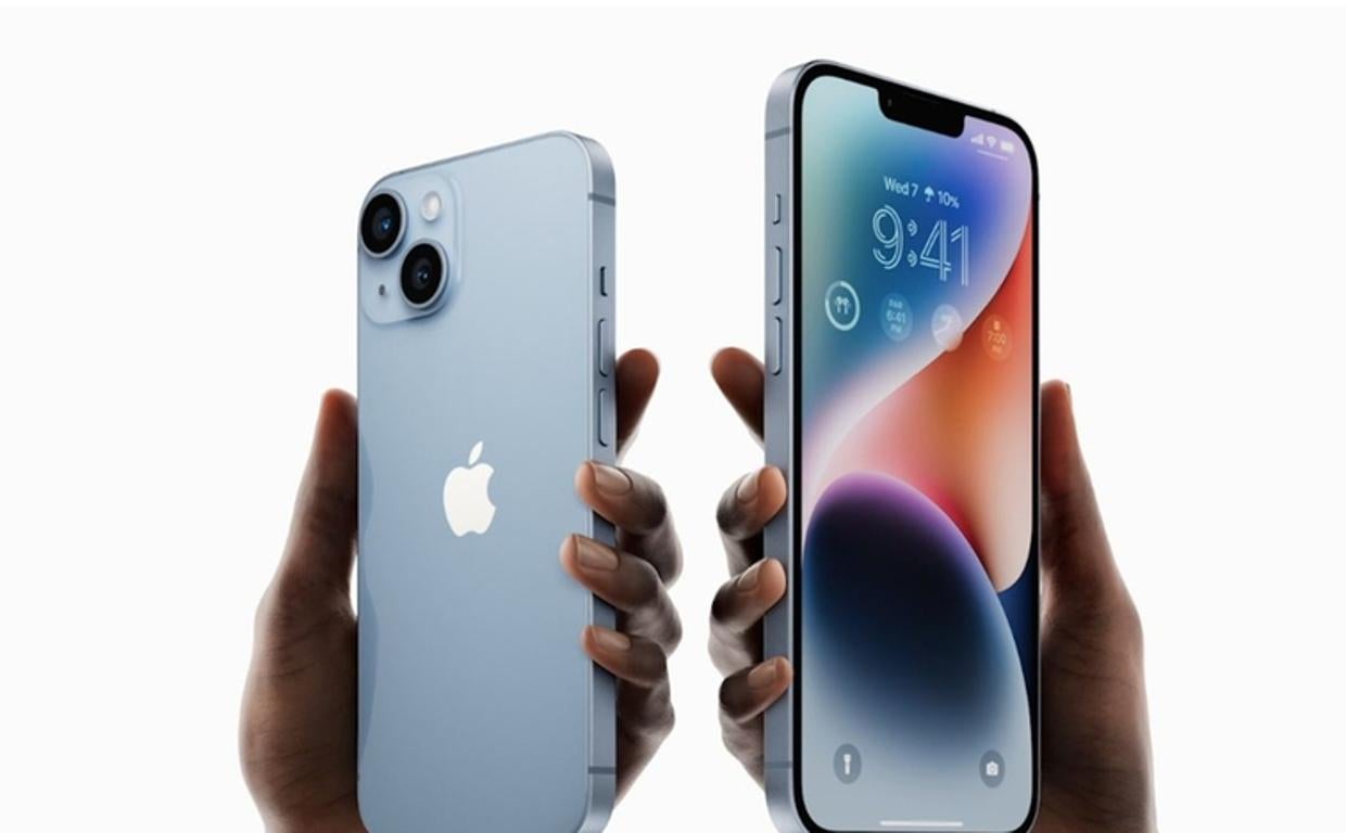 El iPhone 14 'a secas', a la izquierda, junto al modelo Plus