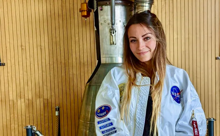 Enviar las cenizas de los difuntos al espacio en los cohetes de Elon Musk: el negocio pionero de una joven española