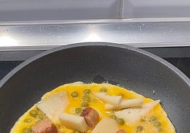 Un británico incendia las redes con su polémica tortilla de patatas que no querrás probar