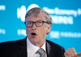 Bill Gates ya vaticinó la llegada de las Smart TV en los noventa: así esperaba que vieses la televisión