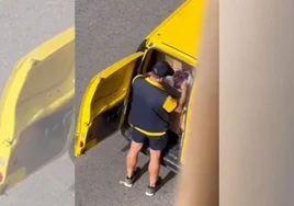 Correos despide a un trabajador tras viralizarse un vídeo en el que robaba un paquete