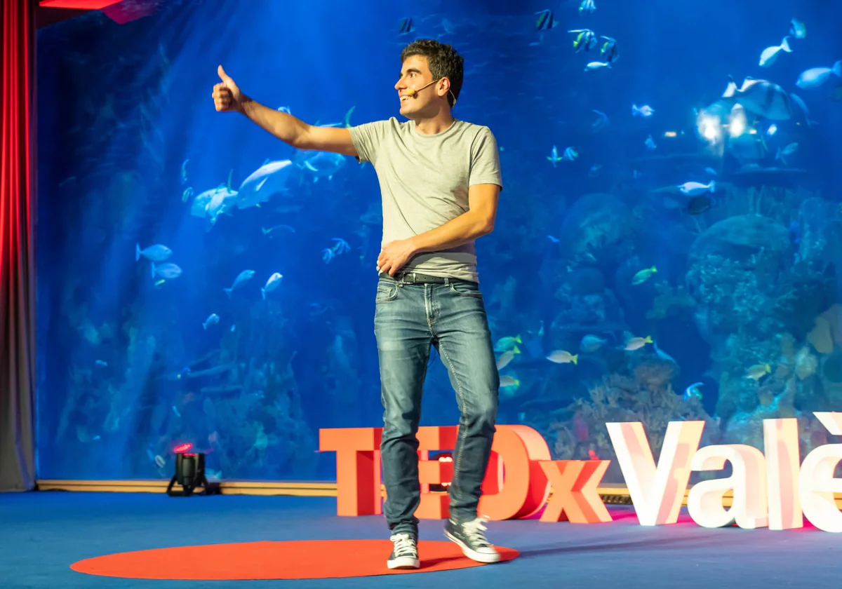 El activista e ingeniero Jaime Gómez-Obregón, en una charla Ted