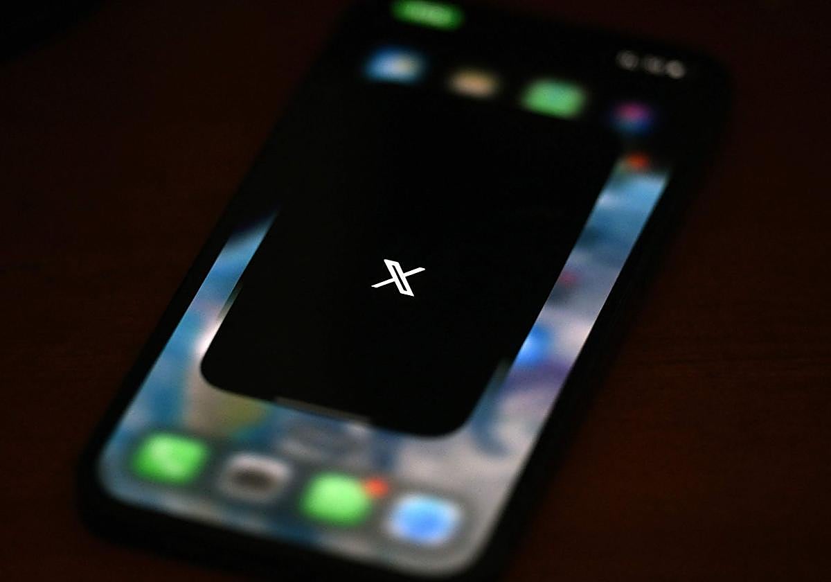 La aplicación X en un móvil en Río de Janeiro este miércoles