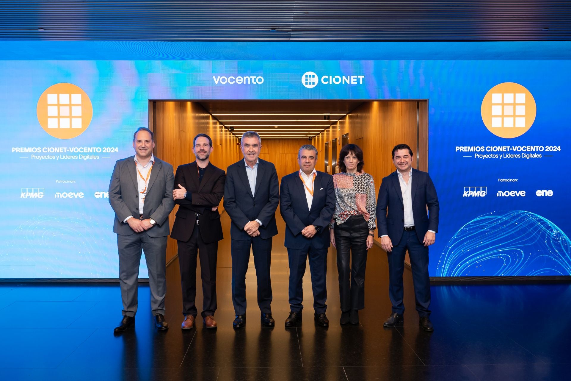 Mario Molina, Country Manager de Software One; David Villaseca, CDO de MOEVE; Iñaki Arechabaleta, adjunto al Consejero Delegado de Vocento; Juan Carlos Fouz, managing Partner de CIONET; Paloma Bravo, directora General de Comunicación y Relaciones Institucionales de Vocento y David Sanz, socio responsable de KPMG Lighthouse de KPMG en España