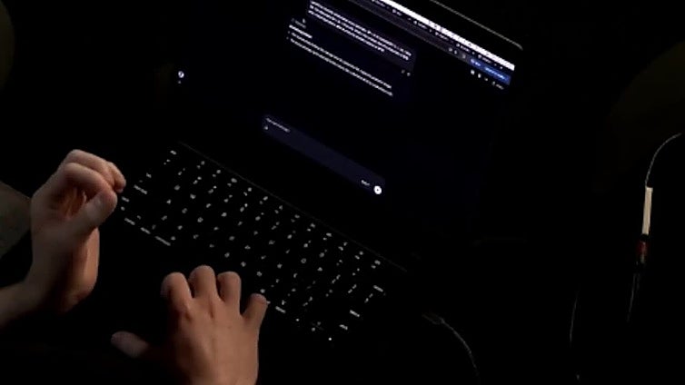 Elon Musk y xAI lanzan Grok 4, "la IA más inteligente del mundo"