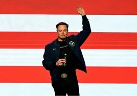 EE.UU. acuerda usar la IA de Elon Musk con fines militares una semana después de que se volviese admiradora de Hitler