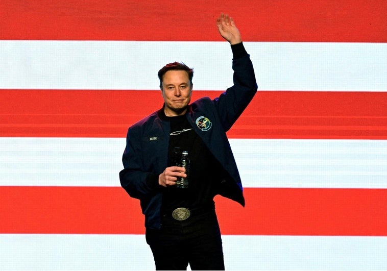 EE.UU. acuerda usar la IA de Elon Musk con fines militares una semana después de que se volviese admiradora de Hitler