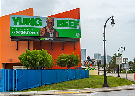 Imagen secundaria 1 - Imagen 1: captura de pantalla de los hits virales 2025 en Spotify. Imagen 2: promoción del último disco de Yung Beef. Imagen: Top Albums Global en Spotify durante el fin de semana del 22 al 24 de agosto de 2025.