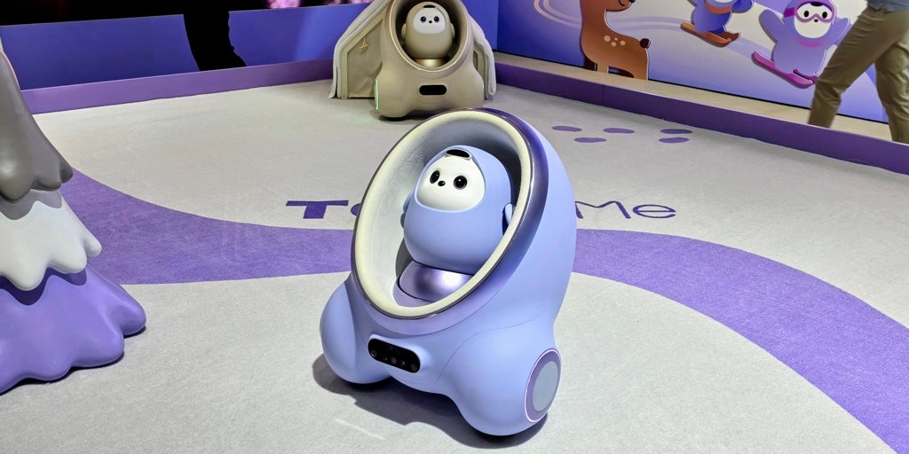 Robots para acompañar niños y pantallas que flotan: los 'gadgets' más curiosos de IFA 2025