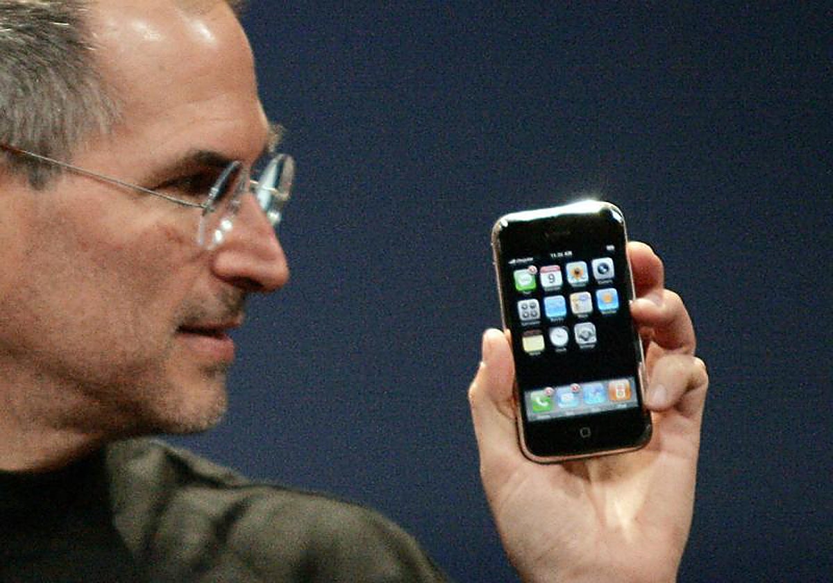 Steve Jobs durante la presentación del primer iPhone, en 2007