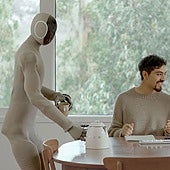 El primer robot amo de casa parece un muñeco y no sabe hacer nada solo