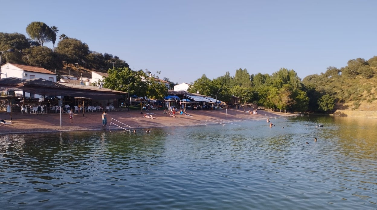 San Nicolás del Puerto, el pueblo de la Sierra Morena sevillana que tiene playa