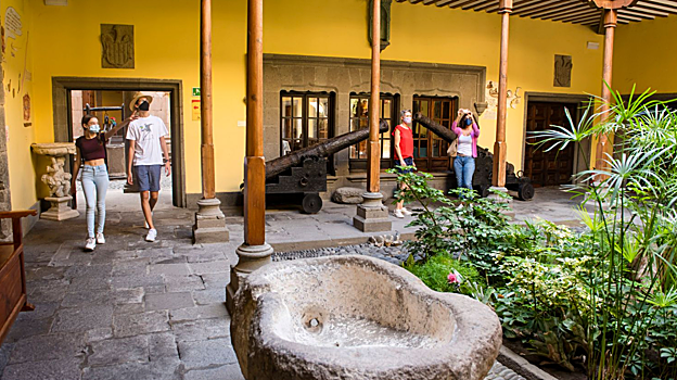 Uno de los patios interiores de la Casa de Colón