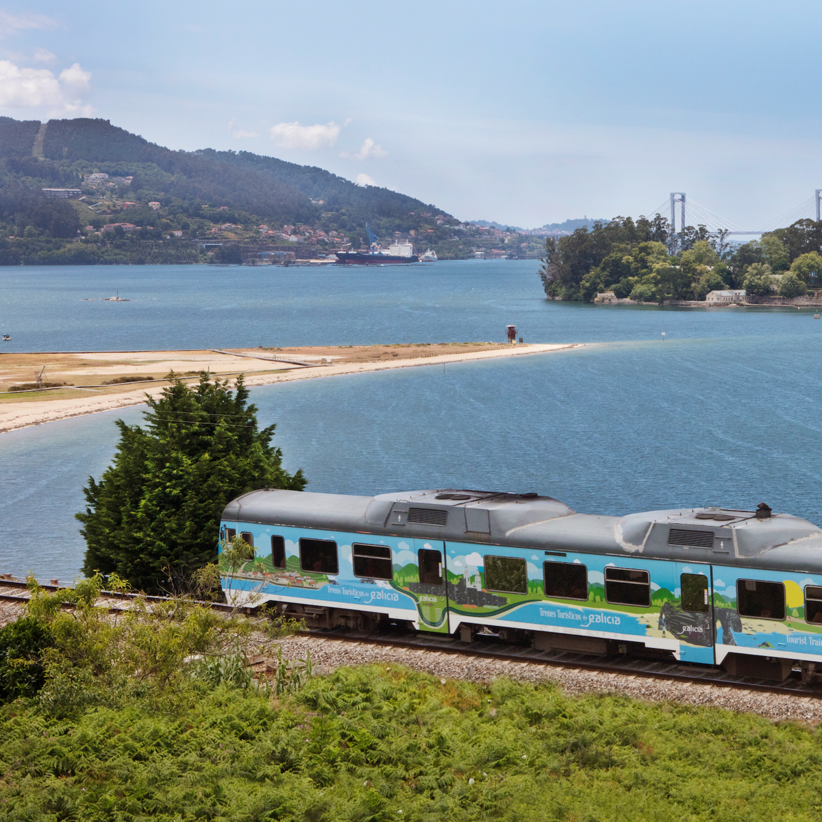 Siete trenes turísticos para recorrer toda Galicia este verano