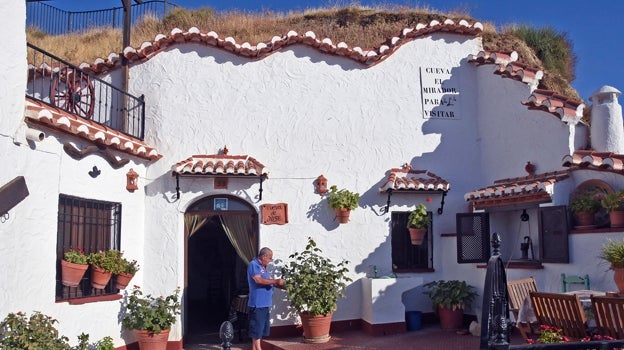 Las casas cueva de Guadix, un atractivo rincón con aires trogloditas