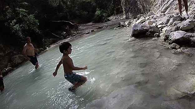 Durante muchas partes del recorrido es necesario andar por el propio cauce del río