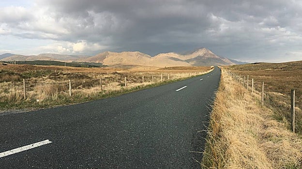 La costa salvaje de Irlanda que todos los viajeros quieren conocer