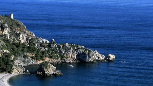 Imagen de la playa El Cañuelo en Nerja