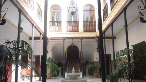 Uno de los patios del antiguo Hospital de San Miguel, actual sede del Ayuntamiento de Arjona