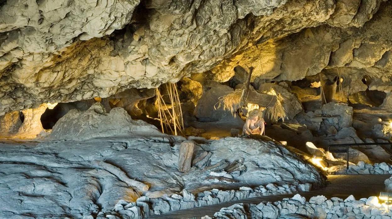 Visita a la Cueva de las Ventanas, única visitable en la provincia de Granada