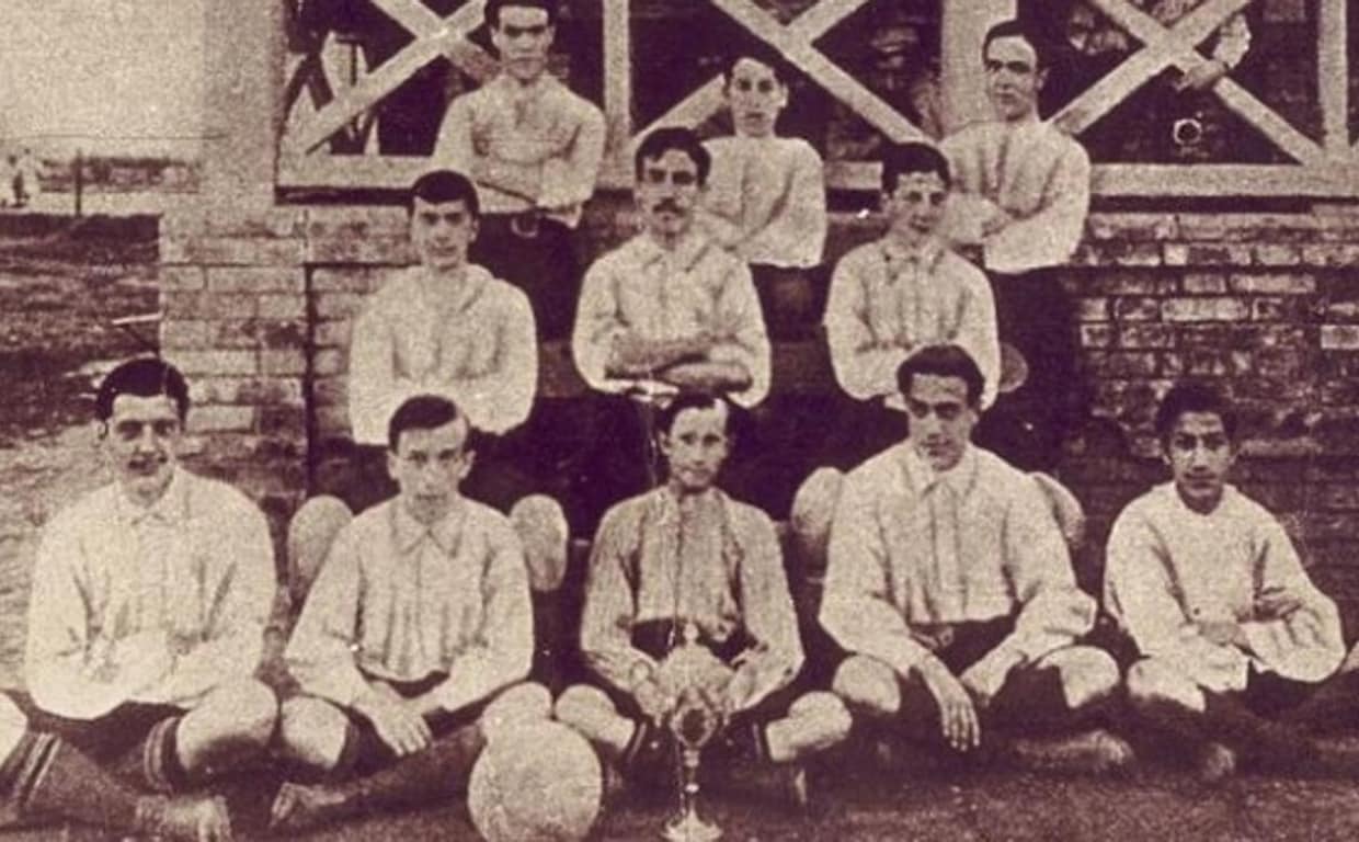 Una de las primeras fotos del Huelva Recreation Club, tomada en 1906