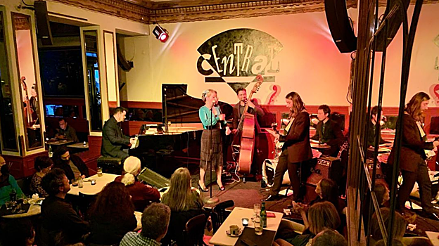 Concierto en Café Central