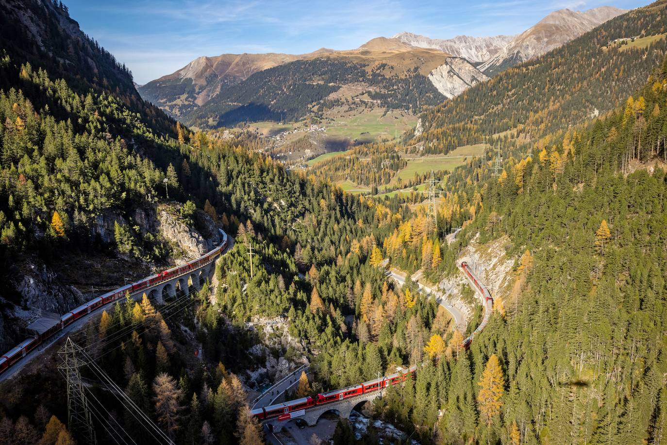 El viaje del récord mundial cruzó 48 puentes y atravesó 22 túneles.