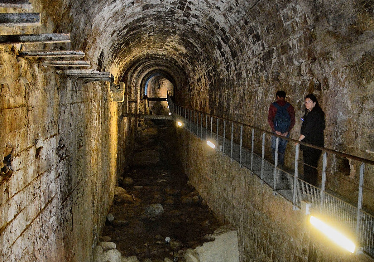 Interior de la bóveda del río Cerezuelo