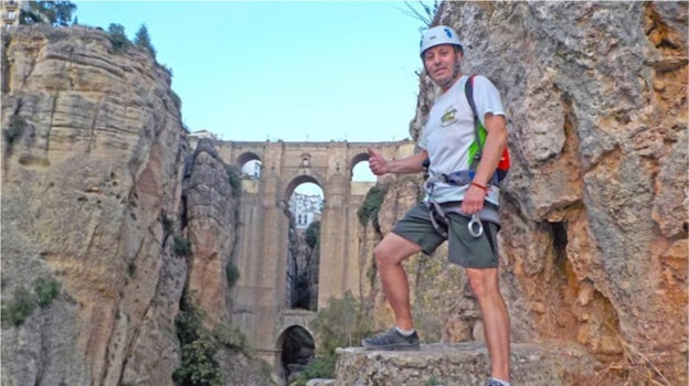 En Ronda también es posible disfrutar transitando por varias vías ferratas con diferente dificultad