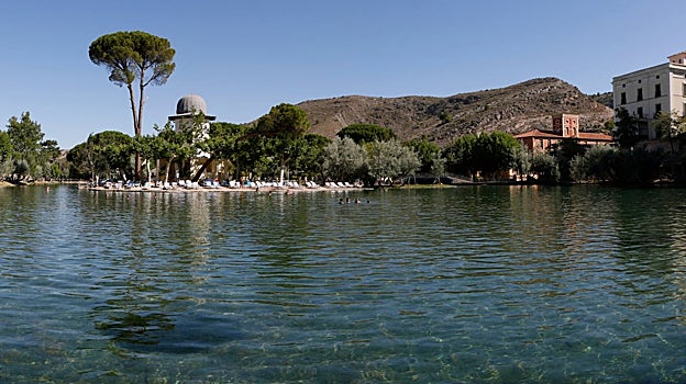 Lago termal en Alhama de Aragón