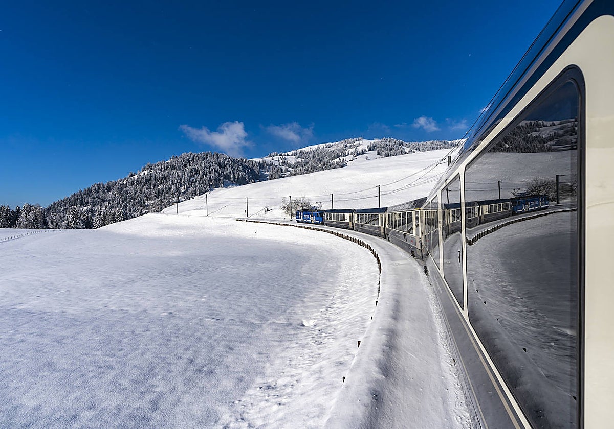 El GoldenPass Express, en el invierno de Suiza