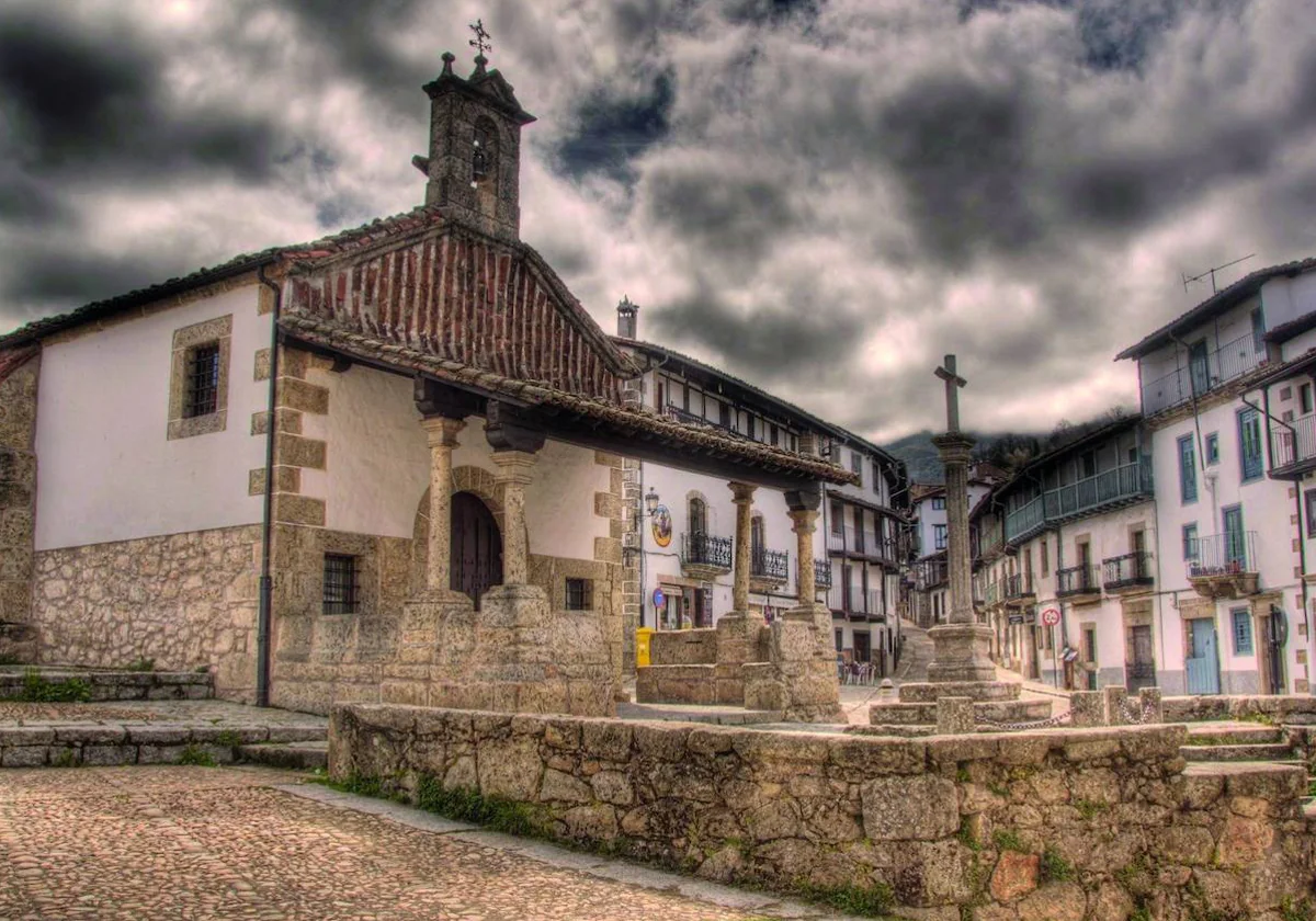 La arquitectura tradicional de Candelario está relacionada con su histórica dedicación a la chacina