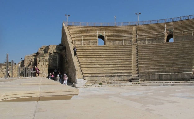 Parte del teatro de Cesarea Marítima, construido entre el 22 y el 10 a.C.